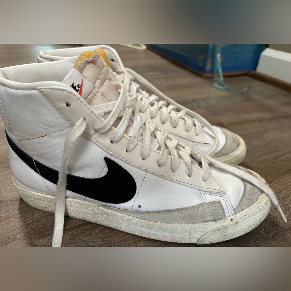 Nike White and Black Classic Sneakers